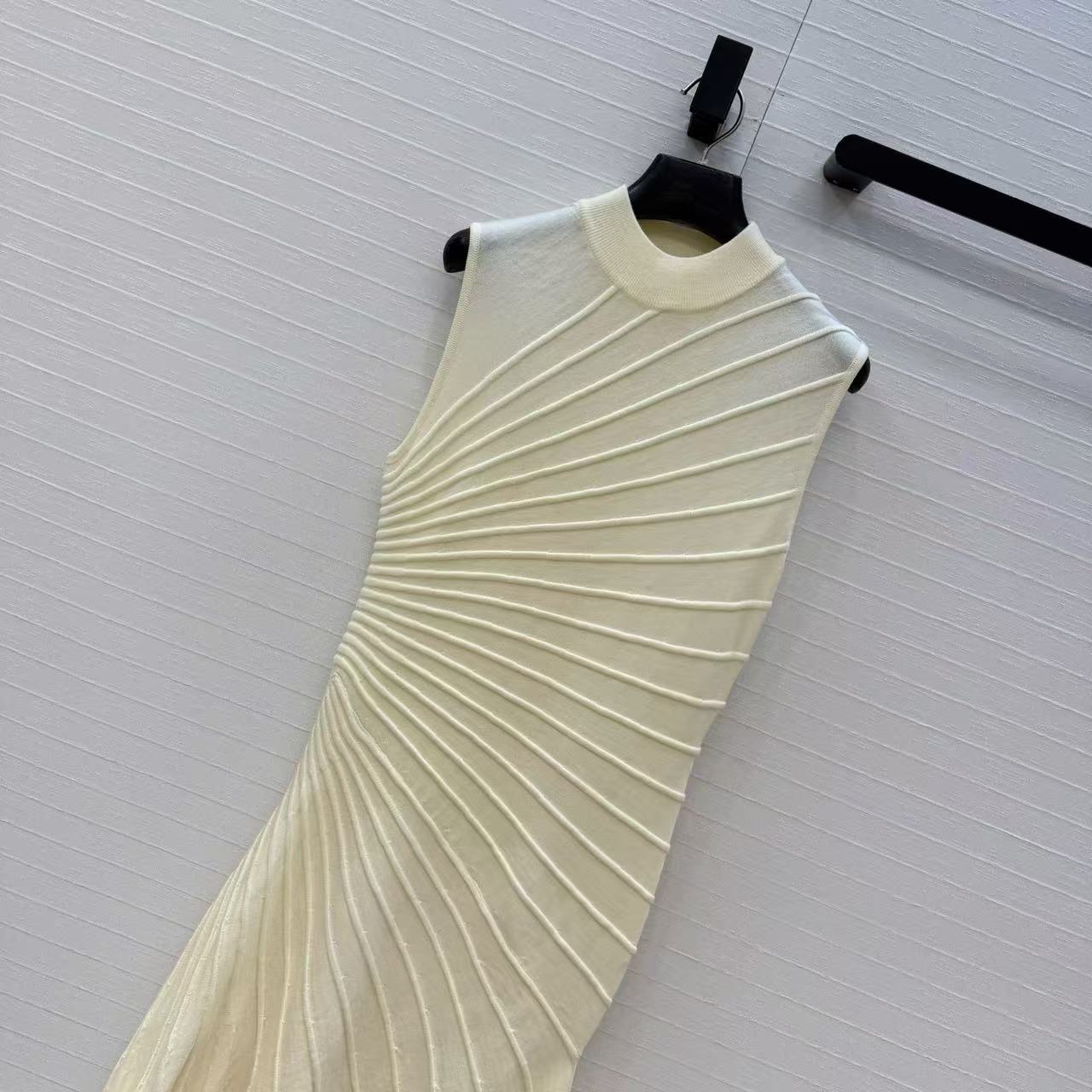 Vestido ajustado de lana plisa - Women Formal Wear Designers reseña y precio